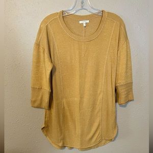 3/4 sleeve sweater with ribbed sides and cuffs on sleeves